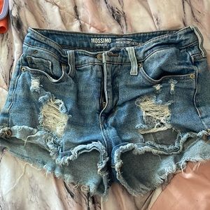 CUTE BLUE JEAN SHORTS w/ RIPS